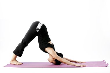 pratik yoga bir hasır üzerinde sevimli genç Asyalı kadın portresi