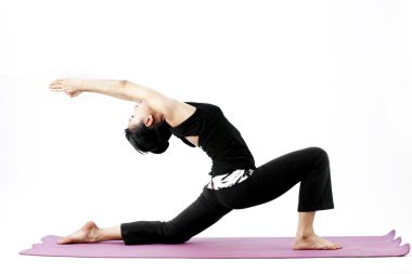 pratik yoga bir hasır üzerinde sevimli genç Asyalı kadın portresi