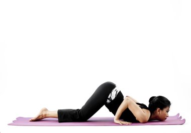 pratik yoga bir hasır üzerinde sevimli genç Asyalı kadın portresi