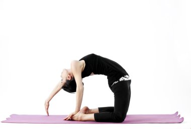 pratik yoga bir hasır üzerinde sevimli genç Asyalı kadın portresi