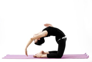 pratik yoga bir hasır üzerinde sevimli genç Asyalı kadın portresi