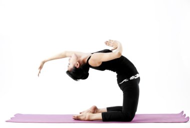 pratik yoga bir hasır üzerinde sevimli genç Asyalı kadın portresi