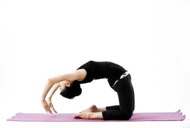 pratik yoga bir hasır üzerinde sevimli genç Asyalı kadın portresi