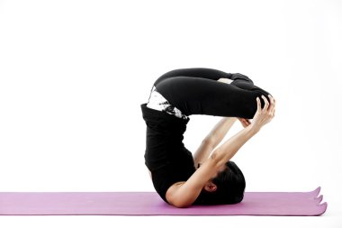 pratik yoga bir hasır üzerinde sevimli genç Asyalı kadın portresi