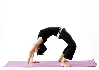 pratik yoga bir hasır üzerinde sevimli genç Asyalı kadın portresi