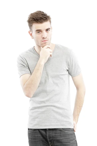 Casual man poseren met zijn leeg grijs t-shirt geïsoleerd op witte achtergrond — Stockfoto