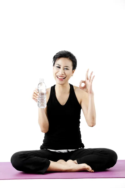 スポーツ女性飲料水 — ストック写真