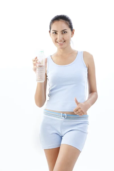 Femme sportive eau potable, isolé sur fond blanc — Photo