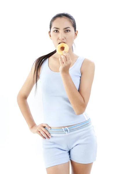 Mulher da dieta segurando donut — Fotografia de Stock