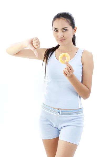 Dieta mujer sosteniendo donut —  Fotos de Stock