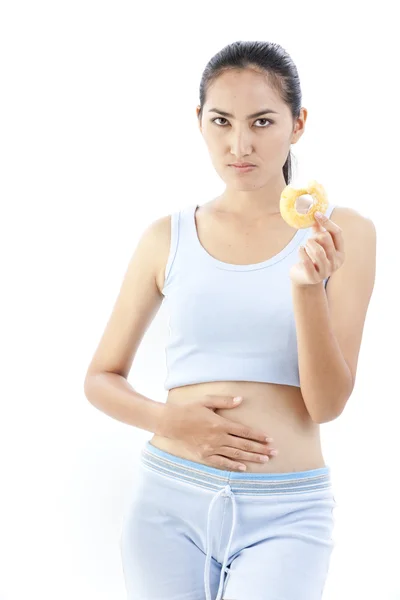 Mulher da dieta segurando donut — Fotografia de Stock