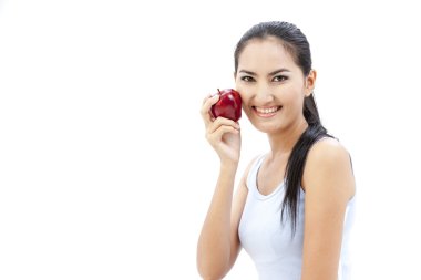 güzel Asyalı kadın elinde beyaz zemin üzerine elma tutun