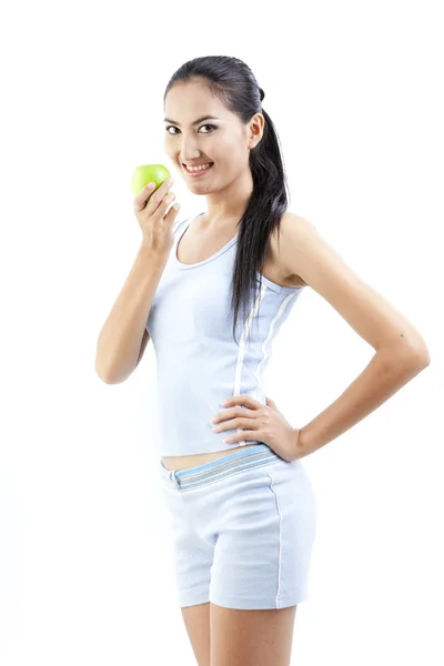 Vacker asiatisk kvinna äta grönt äpple på vit — Stockfoto