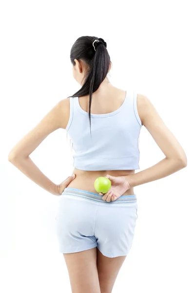 Schöne asiatische Frau halten Apfel in ihrer Hand auf weißem Hintergrund — Stockfoto