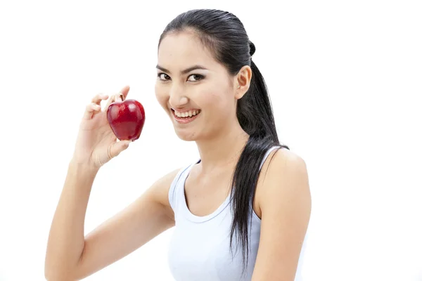 Mooie Aziatische vrouw houd apple in haar hand op witte achtergrond — Stockfoto