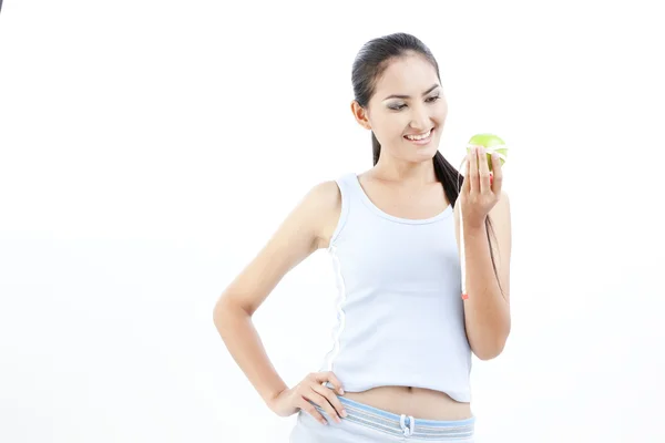 Bella donna asiatica tenere mela in mano su sfondo bianco — Foto Stock