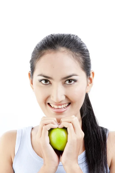 Mooie Aziatische vrouw houd apple in haar hand op witte achtergrond — Stockfoto