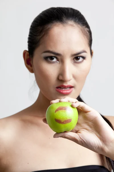 Shot of a sexy woman in black hand holding apple — Stock Photo, Image