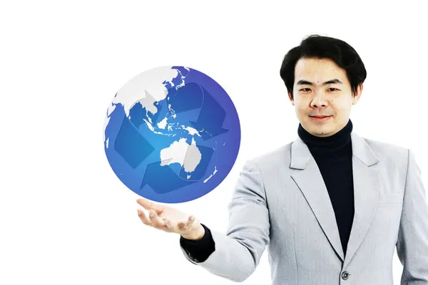 Manager hält Globus auf weißem Hintergrund in die Höhe — Stockfoto