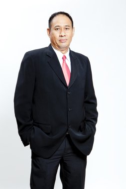 Beyaz arka plan üzerinde ayakta olgun iş adamı