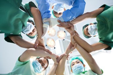 küçük bir grup doktor ekip eller katılmak, karınca'nın gözleri görüş açı..