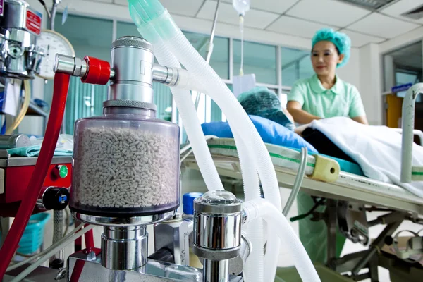 Portrait of woman patient receiving artificial ventilation in hospital — Stock Photo, Image