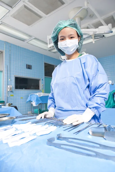 手術室における ok の標識を示す医師 — ストック写真