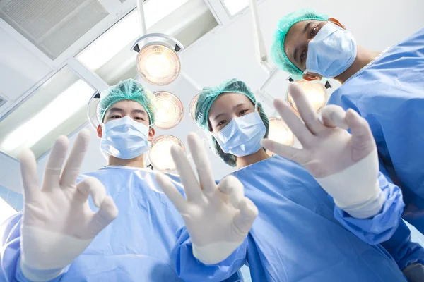 Группа врачей и медсестер в больнице — стоковое фото