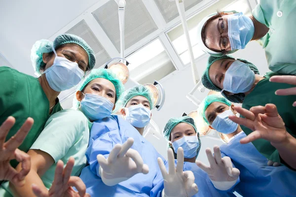 医師や病院で看護師のグループ — ストック写真