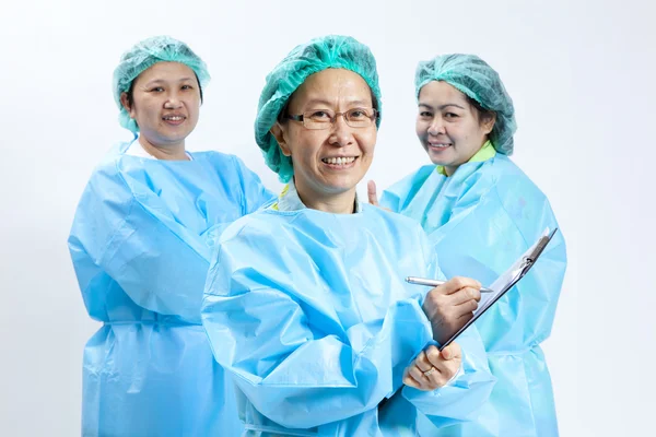 Group of smiling female medical doctor and nurse with stethoscope and clipboard — Stock Photo, Image