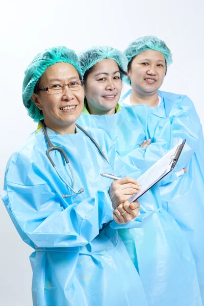 Group of smiling female medical doctor and nurse with stethoscope and clipboard — Stock Photo, Image