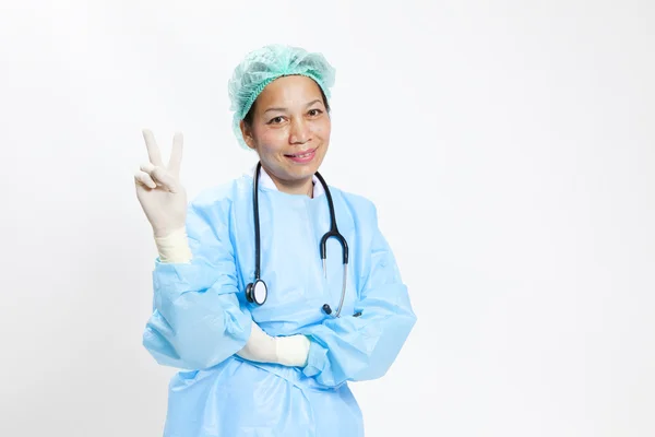 Felice sorridente medico femminile con gesto ok, isolato su sfondo bianco — Foto Stock