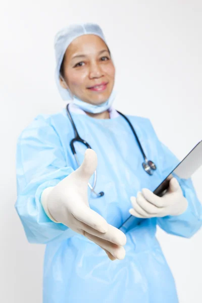 Médico feminino aperto de mão — Fotografia de Stock