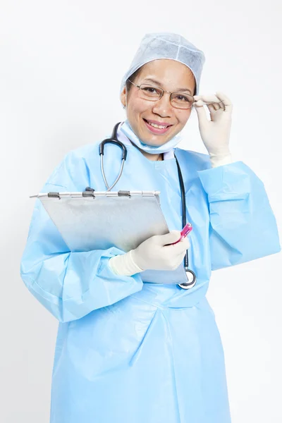 Retrato de feliz sucesso maduro médico feminino — Fotografia de Stock