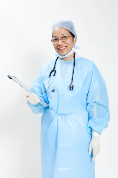 Retrato de feliz sucesso maduro médico feminino — Fotografia de Stock