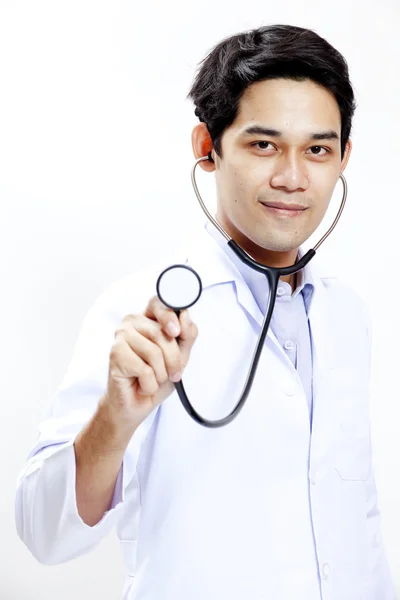 Médico feliz com estetoscópio — Fotografia de Stock