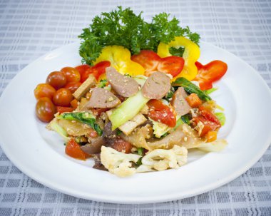 etli taze sebze salatası