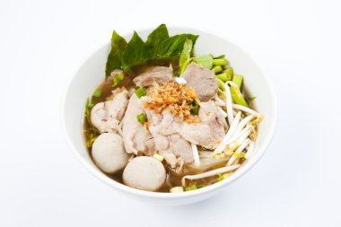 Asya tarzı noodle pork ile