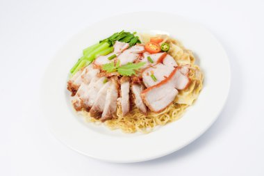 Çin stili kavrulmuş domuz yumurta noodle ile