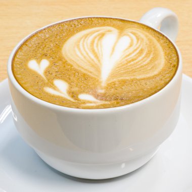 kalp sembolü latte kahve Kupası