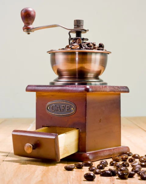 Antika ahşap Kahve değirmeni değirmeni — Stok fotoğraf