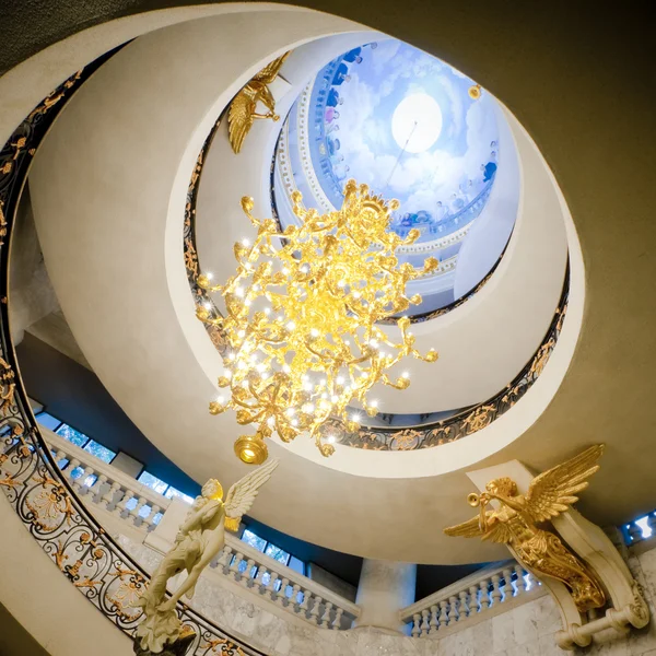 Lüks döner merdiven — Stok fotoğraf