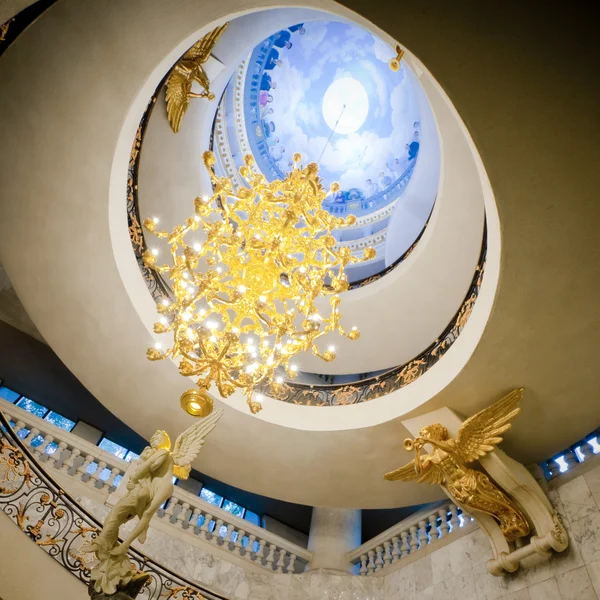 Luksusowe spiralne schody — Zdjęcie stockowe