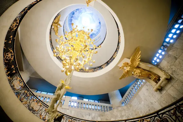 Escadaria espiral luxuosa — Fotografia de Stock