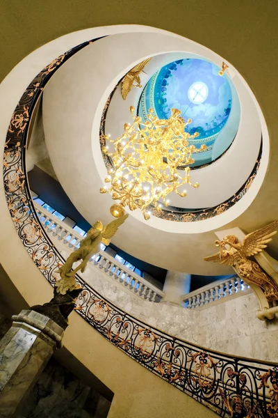Escadaria espiral luxuosa — Fotografia de Stock