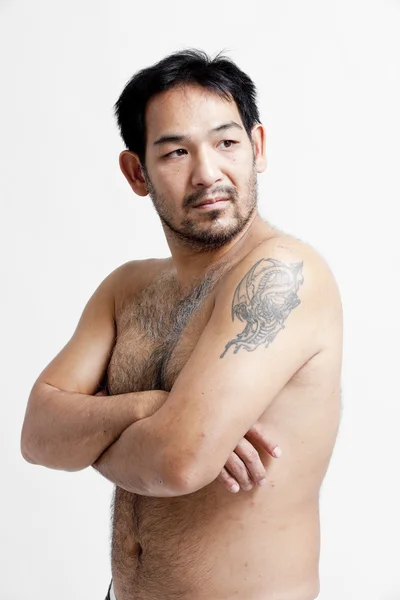 アジア人の男性の裸の体とタトゥーの肖像画 — ストック写真