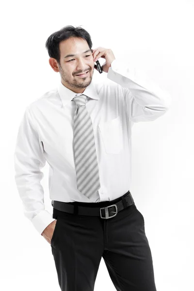 Retrato de un joven empresario feliz hablando por teléfono móvil — Foto de Stock