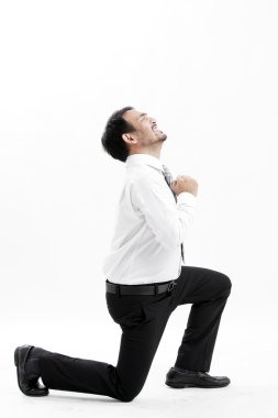 beyaz izole olgun iş adamı yalvarıyor, tam uzunluk portre.