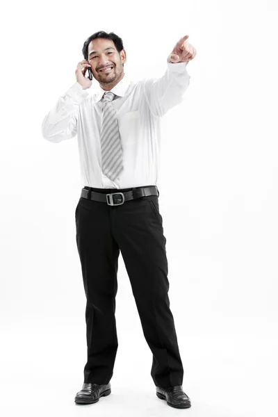 Retrato de um jovem empresário feliz falando no celular — Fotografia de Stock