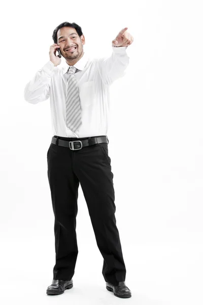 Retrato de um jovem empresário feliz falando no celular — Fotografia de Stock